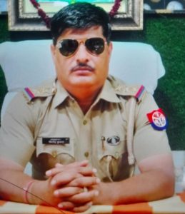 गंभीर लापरवाही बरतने पर थाना पाकबड़ा के प्रभारी निरीक्षक समेत छह पुलिसकर्मियों को लाइन हाजिर