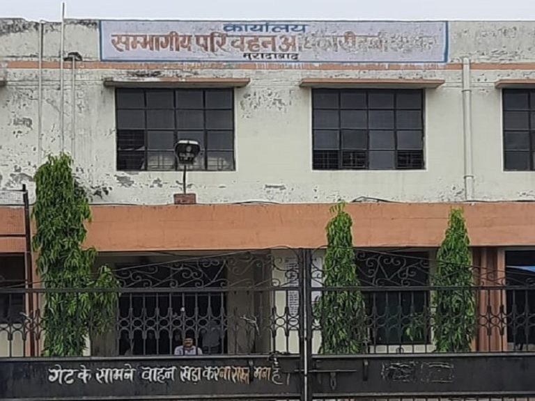 संभागीय परिवहन विभाग के कर्मचारी ही नियमो की उड़ा रहे धज्जियां वीडियो वॉयरल